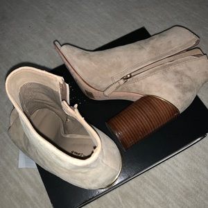 Vince Camuto by John Camuto